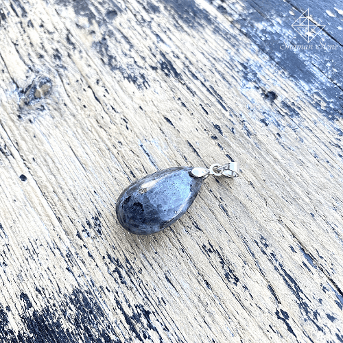 PENDENTIF DE PROTECTION - Découvrez les Vertus de la Labradorite