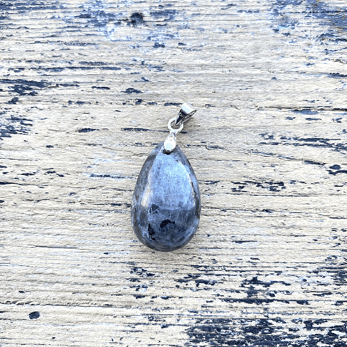 PENDENTIF DE PROTECTION - Découvrez les Vertus de la Labradorite