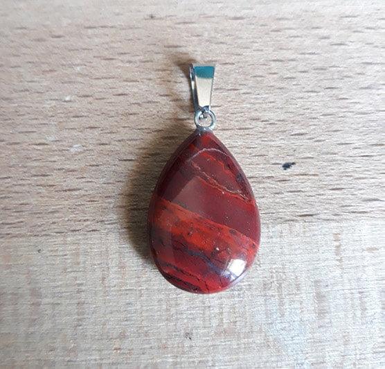 Pendentif de vitalité en jaspe rouge