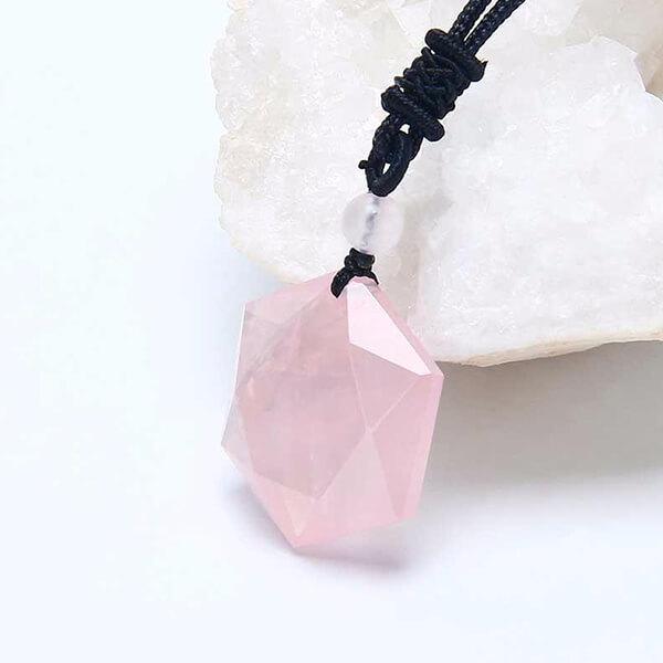 Pendentif quartz rose douceur et guérison