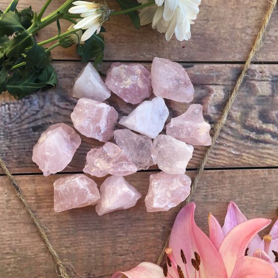 Quartz Rose : Le Guide Complet de la Pierre de l'Amour Inconditionnel
