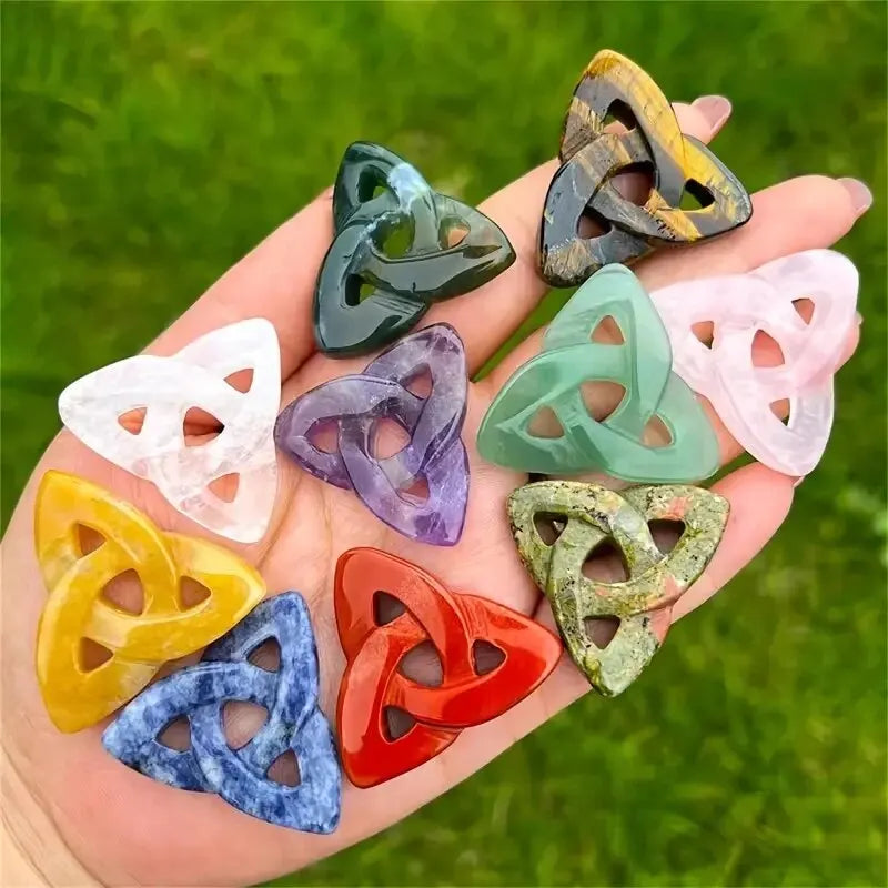 Triquetra celtique en pierre naturelle