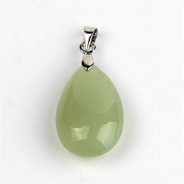 Pendentif en pierre naturelle de jade verte aux vertus sérénisantes